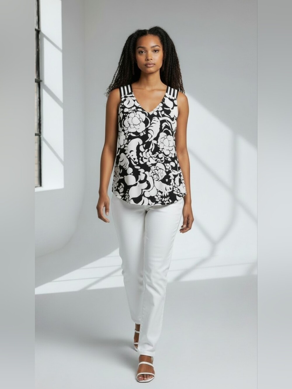 CAbi Blue & White Floral V-Neck Shoulder Tie Sleeveless Top Misses Size Small